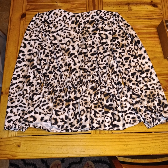 ⭐️Meraki blouse ⭐️3 items for $10.00 bundle items to get the deal!⭐️ - Picture 8 of 10